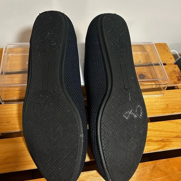 Women's Bandolino, navy blue knit comfort Slip-On Shoes. Sz 8. Smoke/pet free. - Picture 4 of 5